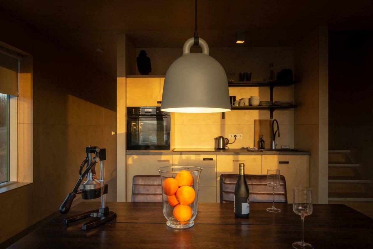 Viking Cottages & Apartments アークレイリ エクステリア 写真