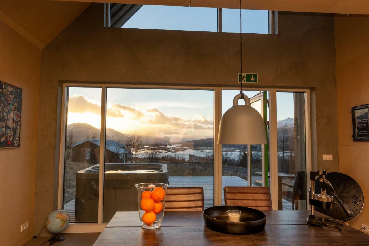 Viking Cottages & Apartments アークレイリ エクステリア 写真